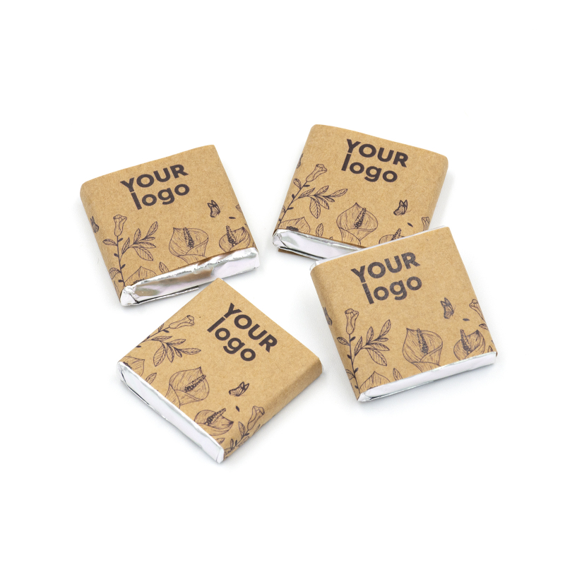 shokolad-z-logotipom-5-g-kraft Натуральний німецький шоколад преміум класу. Розмір 32 х 32 х 6 мм. Етикетка - крафтовий папір 100 г. Повнокольоровий друк без білил. Фольга срібна або золото. Сам шоколад може бути - молочним-33%, чорним – 60 %, білим -28%. Вартість вказана за одиницю